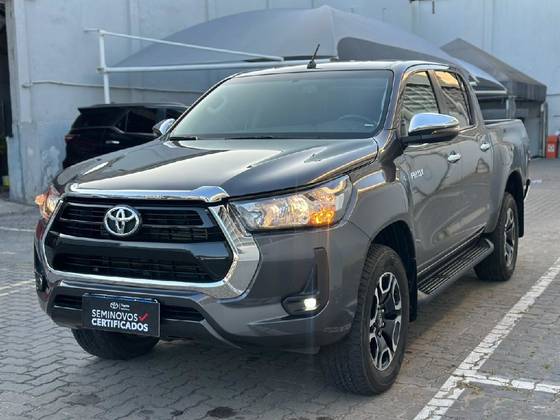 TOYOTA HILUX 2.8 D-4D TURBO DIESEL CD SRV 4X4 AUTOMÁTICO TOYOTA HILUX 2.8 D-4D TURBO DIESEL CD SRV 4X4 AUTOMÁTICO